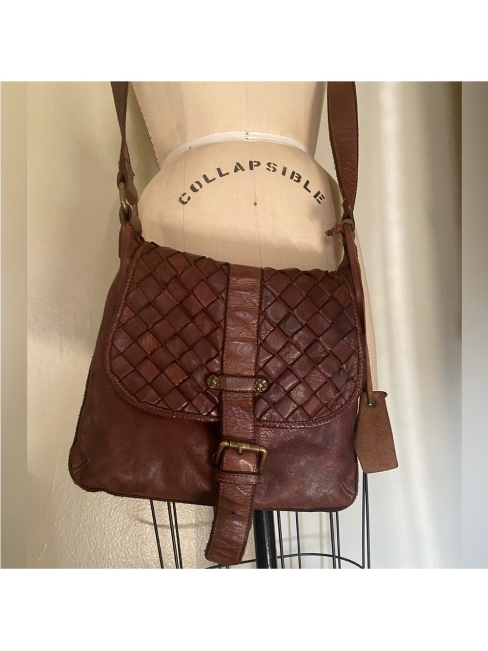 Cívico Woven Front Brown Leather Crossbody Bag